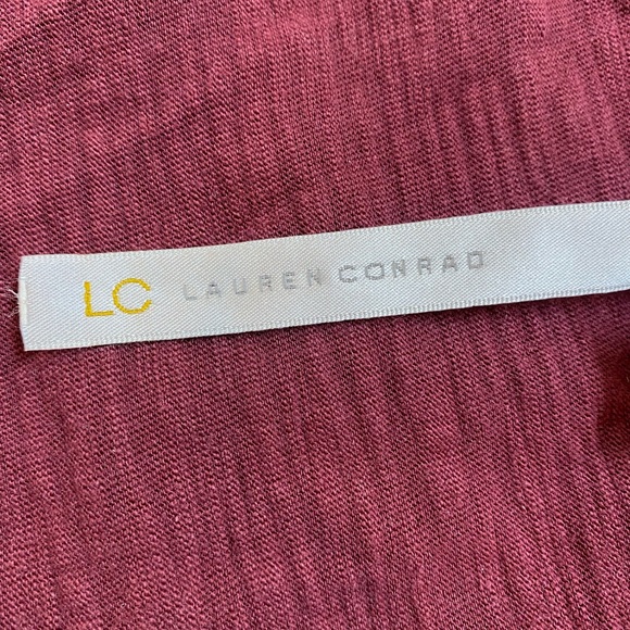 Lauren Conrad Size XL Maroon Short Sleeve Shirt with a Design with Black Beads - Picture 15 of 16